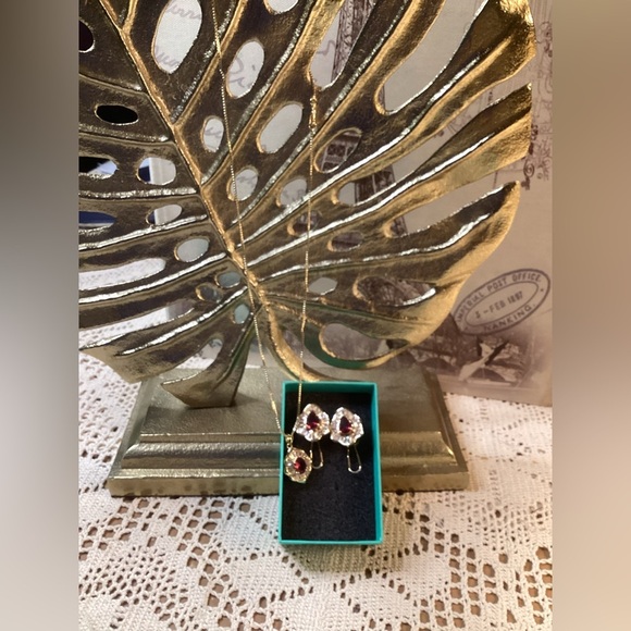 Elegant Gold and Red Jewelry Set Necklace and Earrings - Picture 8 of 12